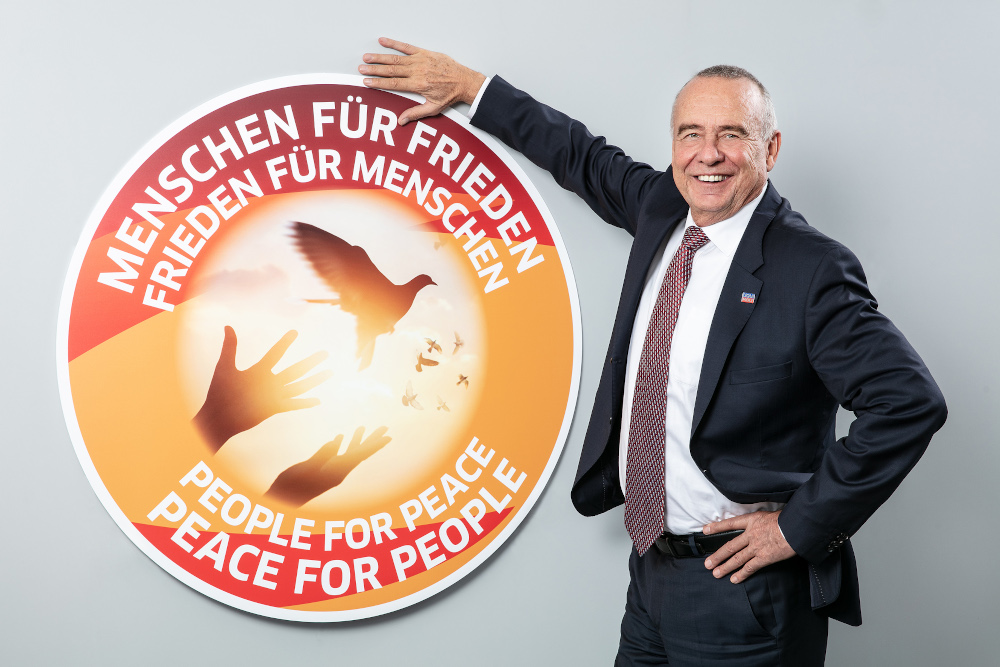 Ernst Prost feiert sein Firmenjubiläum mit Millionenspende für soziale Projekte