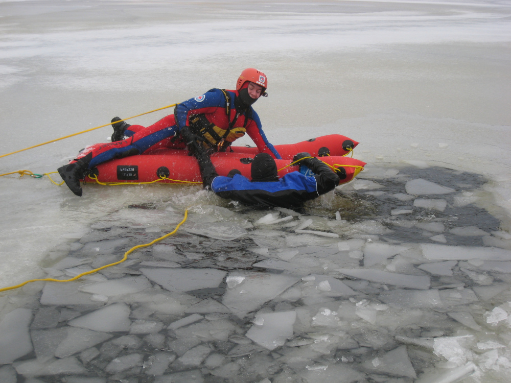 DRK-Wasserwacht Nordrhein warnt vor dünnem Eis