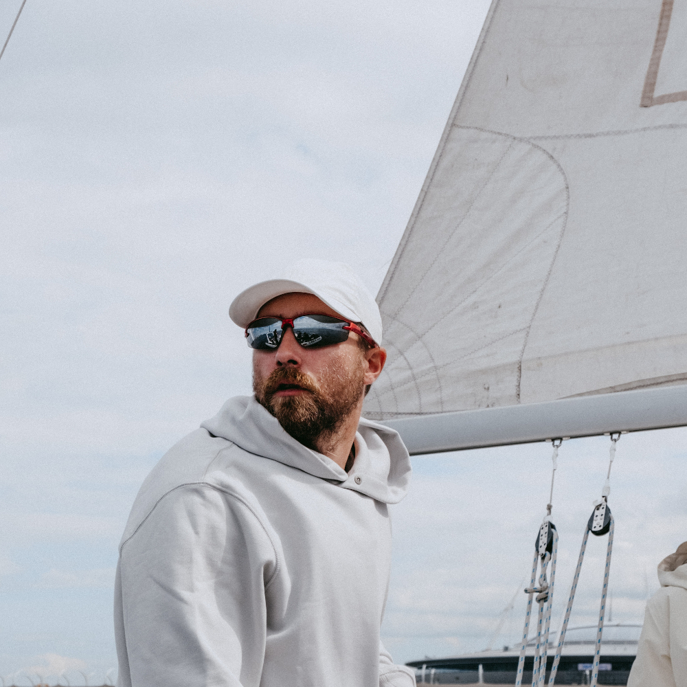 Sonnenschutz der Augen beim Segeltörn