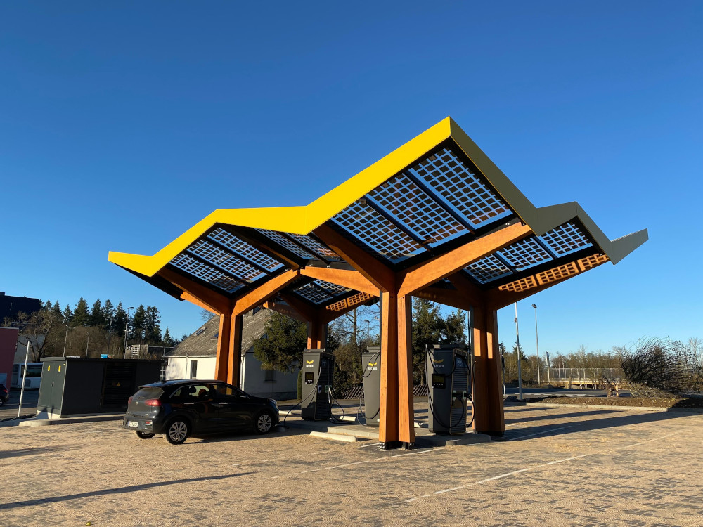 Fastned eröffnet zwei neue Schnellladestationen zum Jahresabschluss und zieht Bilanz