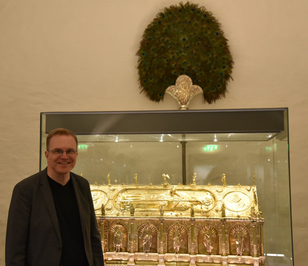 Vom Fliegenwedel zum liturgischen Hoheitssymbol