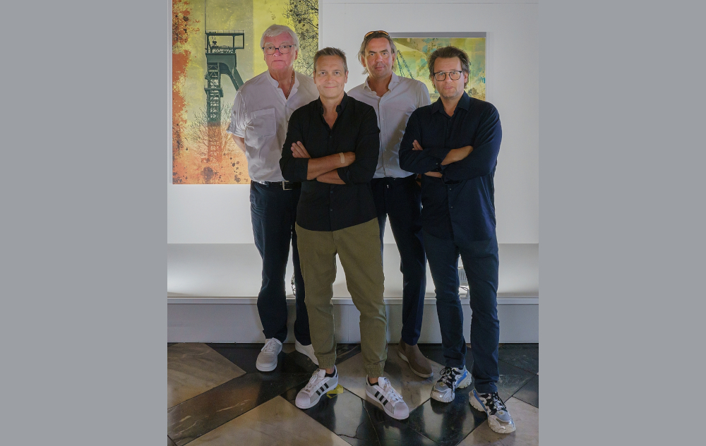 Die erste Ausstellung: Dieter Nuhrs „Von Fernen umgeben“