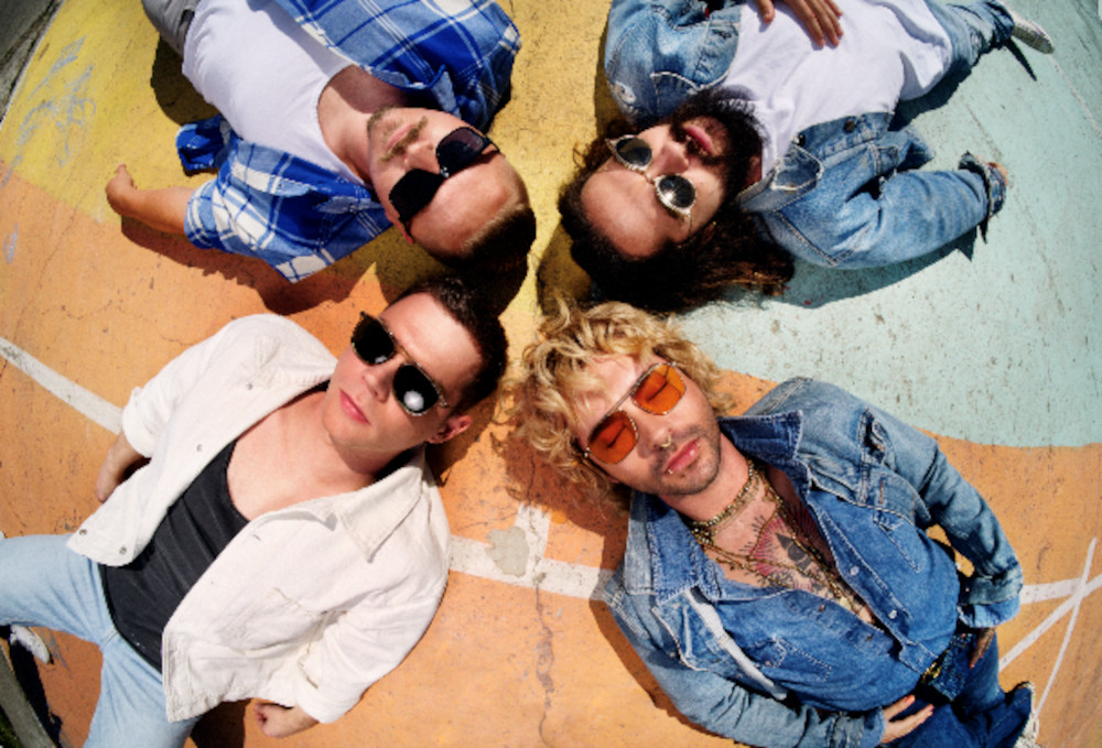 Tokio Hotel feiern mit ihrem Album "2001", das morgen erscheint, über 20 Jahre Bandgeschichte