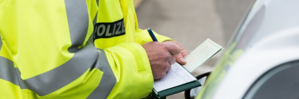 Hohe Bußgelder für Raser und Falschparker: Gerechtfertigte Strafe oder überzogene Maßnahme?