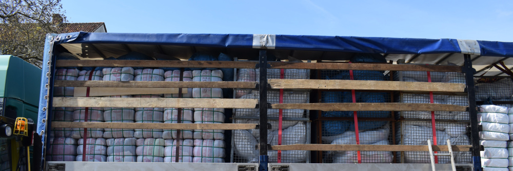 Russische Raketen zerstören Kleiderspenden aus Deutschland