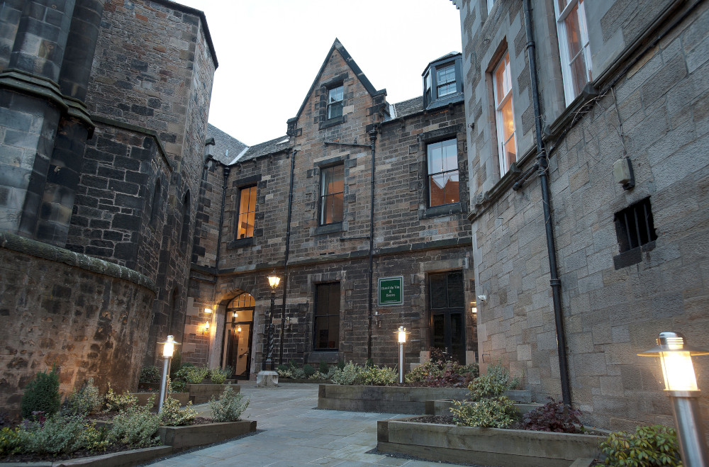 Booking.com präsentiert 8 gruselige Touren für ein schauriges Halloween