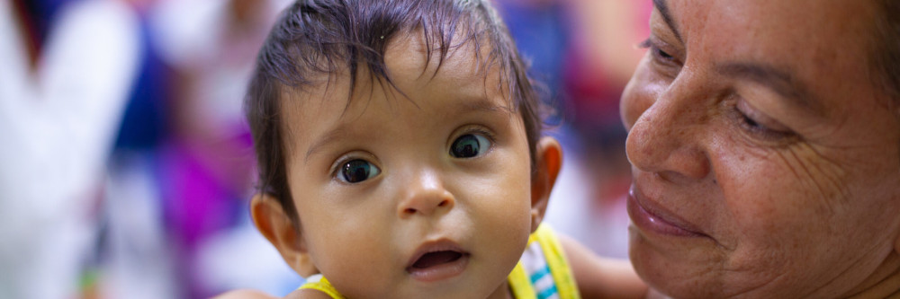 DHL Global Forwarding transportiert die weltweit erste mobile Herzklinik nach El Salvador