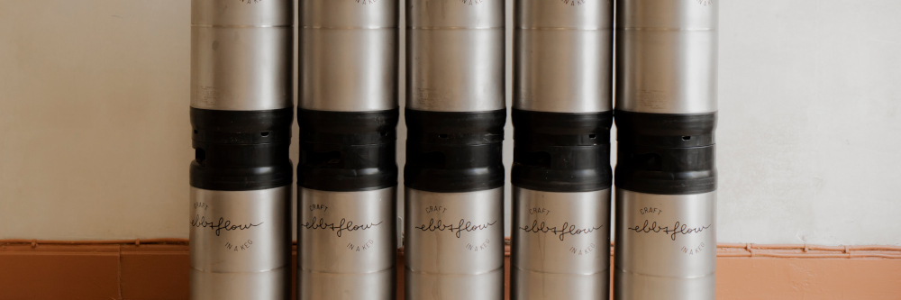 Zapfen für die Zukunft: Wein in wiederverwendbaren Fässern