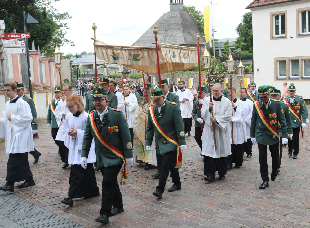 Paderborner Prozessions-Premiere für Erzbischof Dr. Udo Markus Bentz
