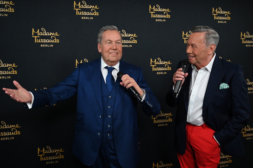 Roland Kaiser enthüllt seine Wachsfigur vor dem Start der KAISERMANIA 2024