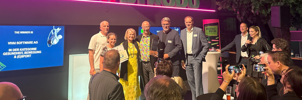 BVB Dortmund übergibt IT.Solution Award an VIVAIcare