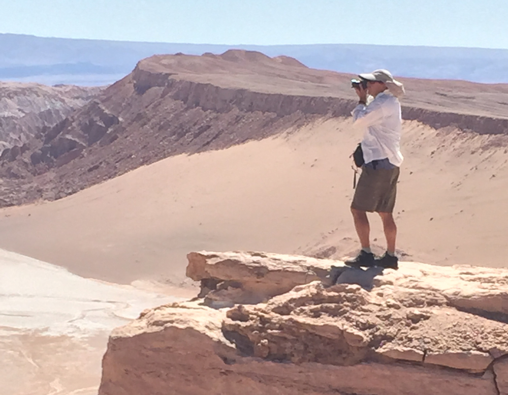 Zwischen Erde und Unendlichkeit: Kunst aus Erde, Steinen und Meteoritenspänen