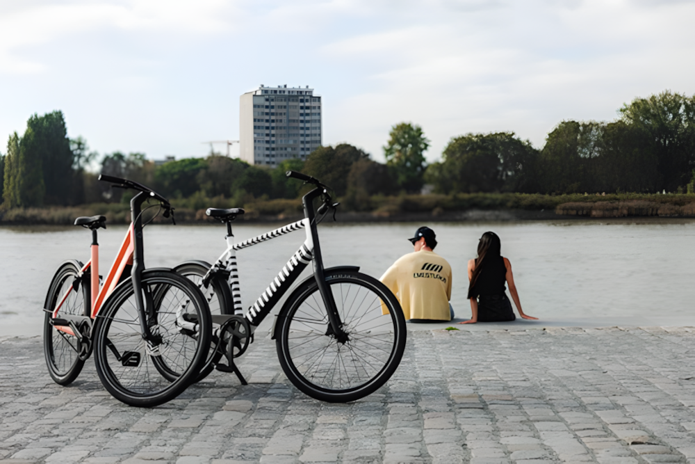 Gazelle eröffnet exklusives Pop-up-Studio in Düsseldorf zur Einführung des neuen Urban E-Bikes Curb