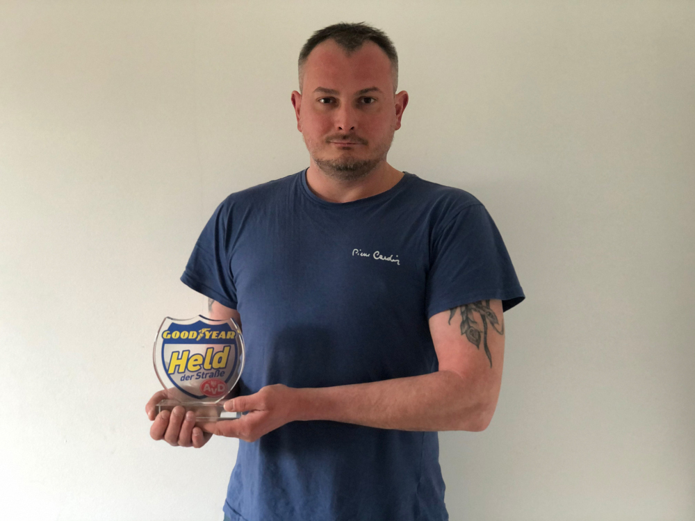 Jegor Kiske fungiert als Ersthelfer und Dolmetscher für verunglückten Trucker-Kollegen