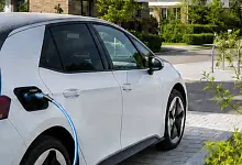 Auto an Ladestation
