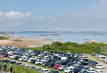 Parkplatz am Strand | TNM / AdobeStock / aquaphoto