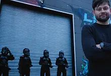 Christoph Bösener vor der LaserTag-Arena -