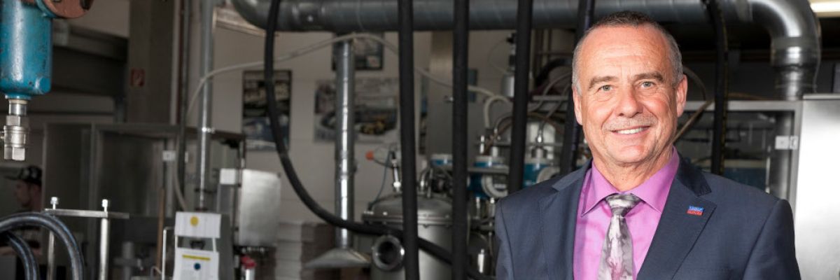 Ernst Prost stellt seine letzte Bilanz mit Rekordergebnis vor. Am 22.02.2022 übergibt er Günter Hiermaier die alleinige Verantwortung über die Geschäfte.