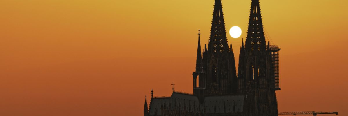  	 Farbintensive Sonnenauf- und Sonnenuntergänge sind am Mittwoch und Donnerstag auf eine Saharastaubwolke zurückzuführen. Quelle: WetterOnline 