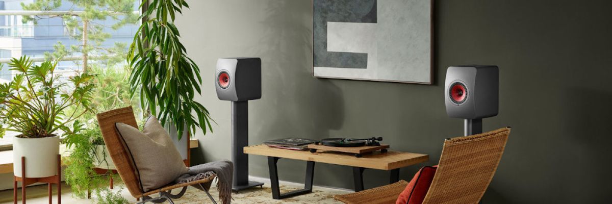 KEF Lifestyle LS50WirelessII TitaniumGrey LivingRoom – ©KEF