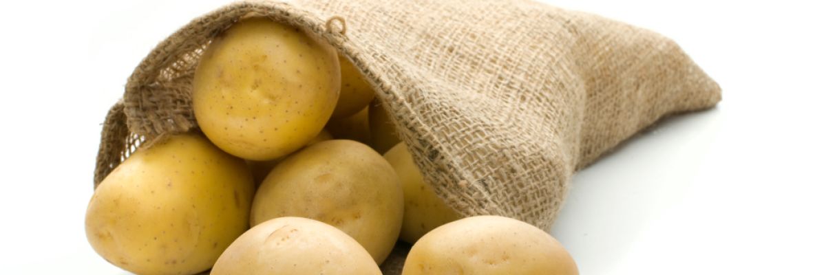 Kartoffeln sollten dunkel, trocken und luftig aufbewahrt werden. Ein Kartoffelsack aus Leinen eignet sich daher sehr gut als Aufbewahrungsort. ©Solana GmbH & Co. KG/die-kartoffel.de
