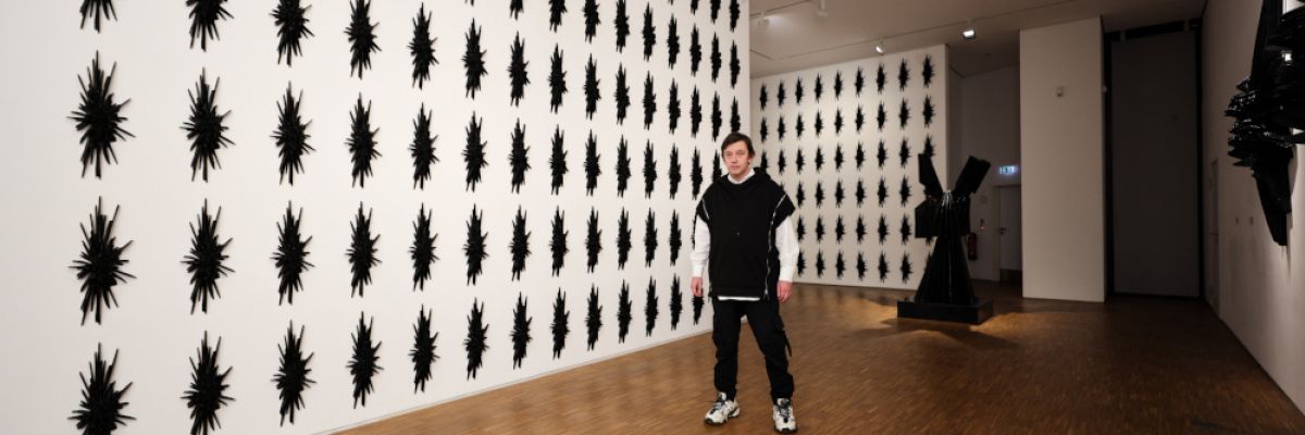 Vasily Klyukin in seiner Ausstellung “Mind Space”