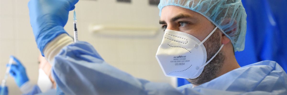 Spritze aufziehen ©Rotes Kreuz