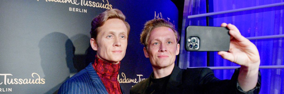 Matthias Schweighöfer enthüllte am Donnerstag seine neue Wachsfigur.