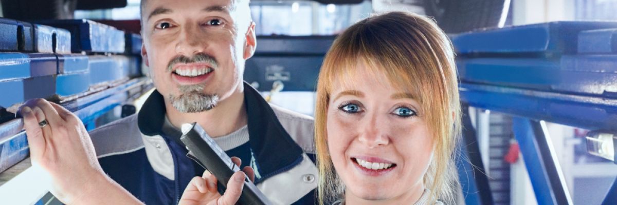 TÜV NORD-Prüferin und –Prüfer bei der Arbeit. ©TÜV NORD