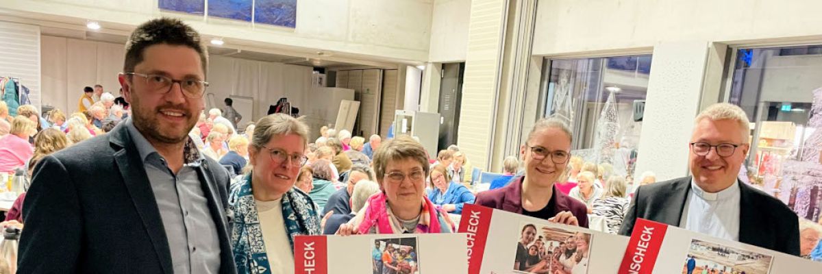 Übergabe der Spenden aus dem Missionsgarten