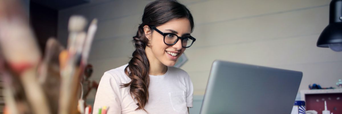 Ein berufsbegleitendes Studium bringt klare Karriere- vorteile. Die Online Infotage des Fernstudienanbieters WINGS fallen in diesem Jahr besonders umfangreich aus. Foto: Pexels/Andrea Piacquadio
