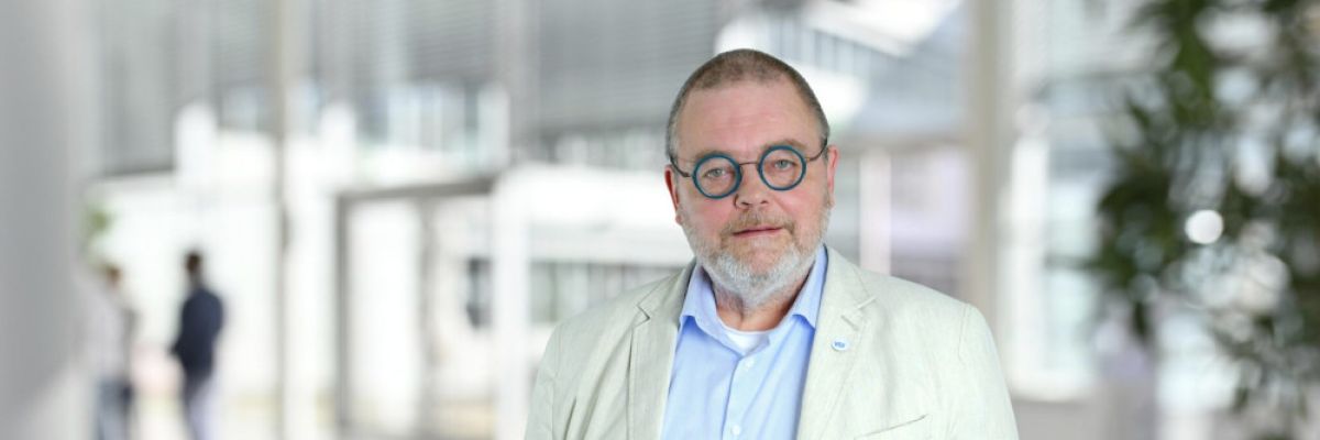 Dr. Jochen Theloke