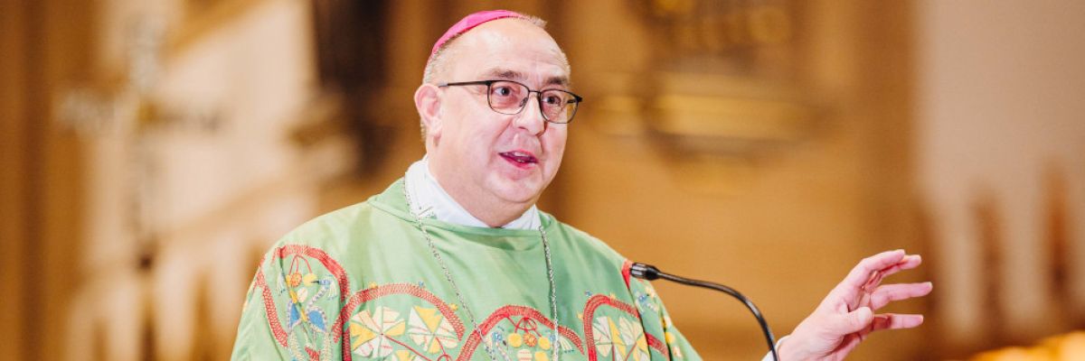 „Kirche ist nicht für sich selbst da, sondern für die Menschen“, sagte Weihbischof Dr. Dominicus Meier OSB in seiner Predigt. Foto: Besim Mazhiqi/Erzbistum Paderborn.