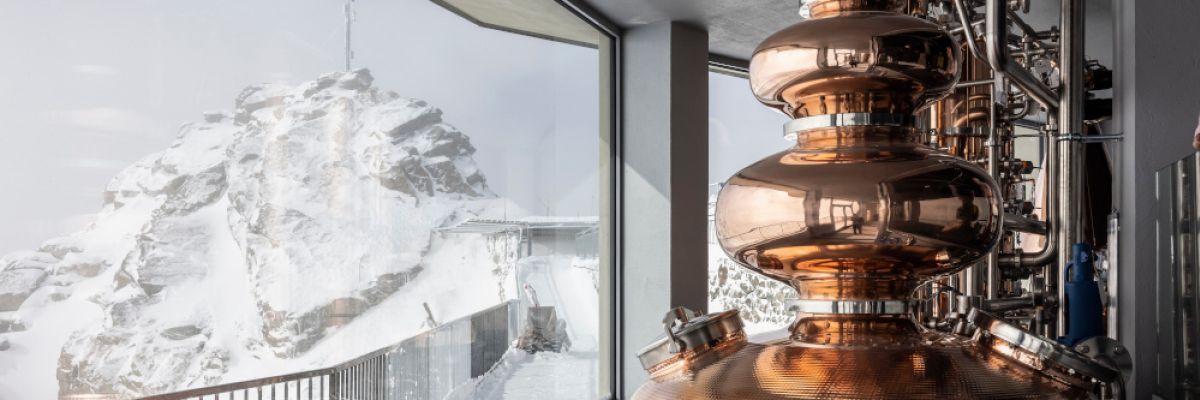 Die Whisky-Destillerie auf 3303 Metern über Meer bietet ab Dezember Führungen und Degustationen für Besucher an ©ORMA.jpg