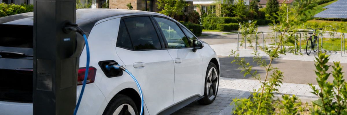 Auto an Ladestation
