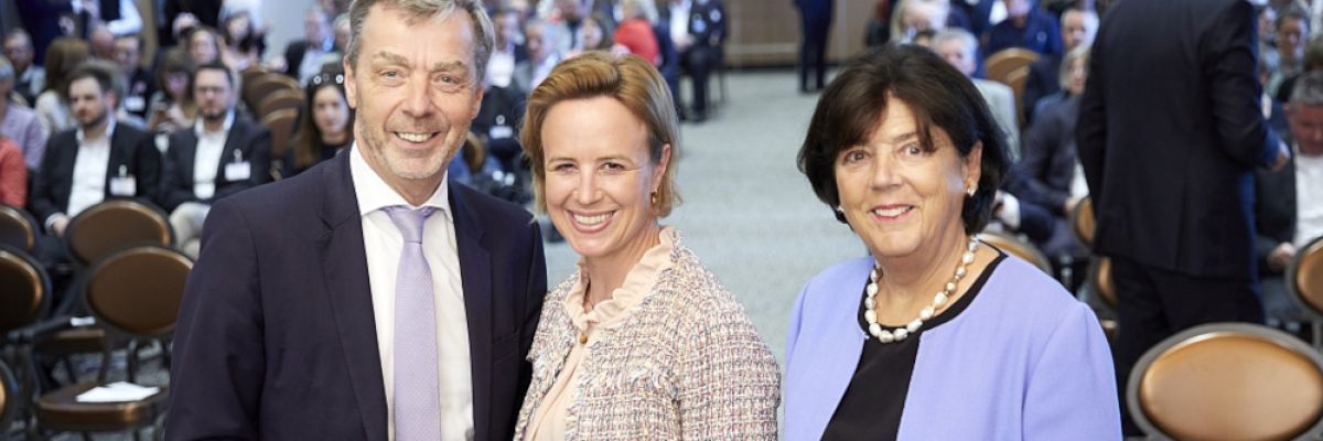 Michael Grütering, Hauptgeschäftsführer Düsseldorfer Unternehmerschaft, Julia Becker und Jutta Zülow