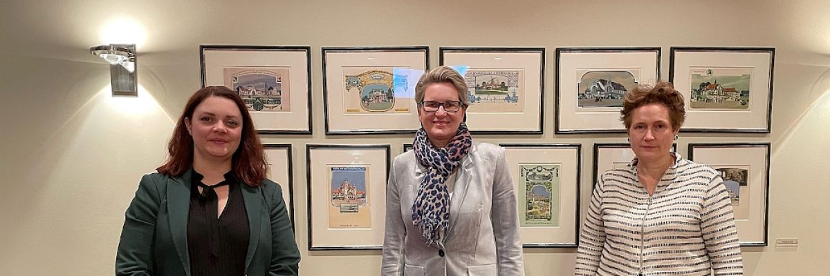 Foto 1.: v.l.n.r.: Kathrin de Blois, Heike Cohausz und Christa Stein 