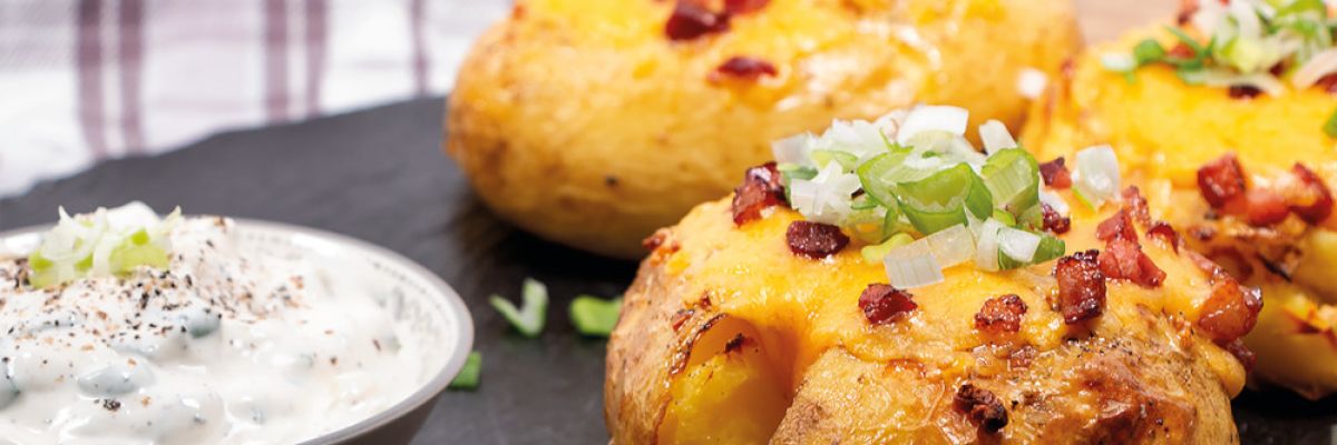 Quetschkartoffeln mit Cheddar und Bacon: Leckeres und nahrhaftes Kartoffelgericht für kleines Geld