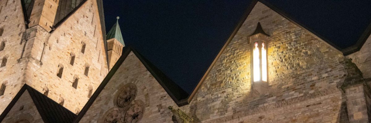 im Giebel angebrachten Totenleuchte