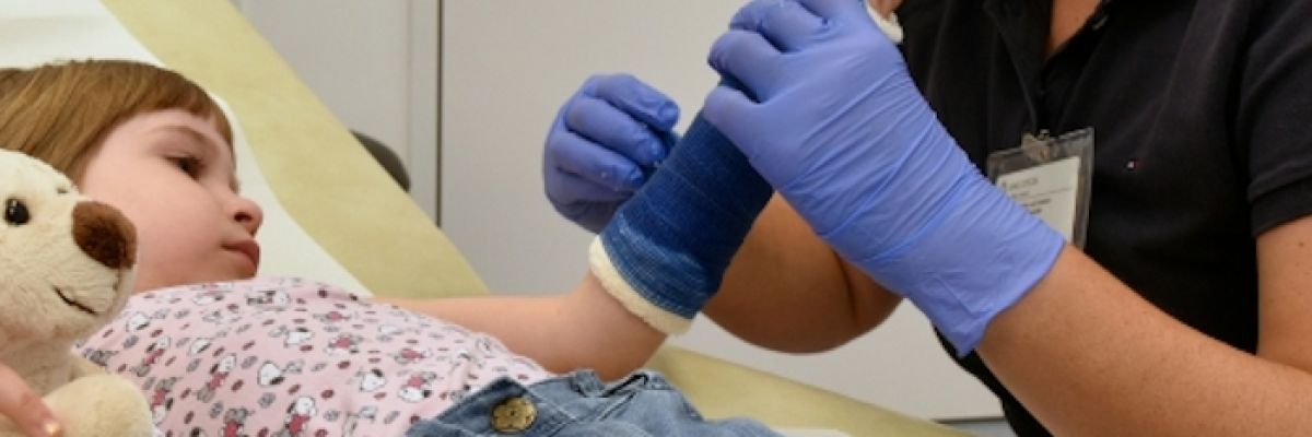 Ferienzeit - Unfallzeit. Vorsichtsmaßnahmen können helfen, Kinderunfälle bei Freizeit, Sport und Spiel zu vermeiden. Foto: obx-medizindirekt / Asklepios Klinikum Bad Abbach