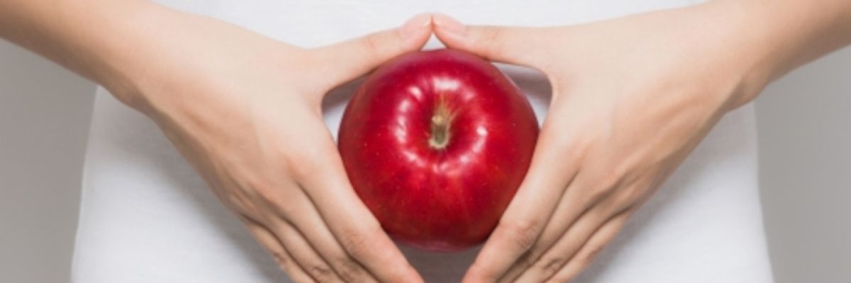 Apfel und Frau ©Adobe Stock