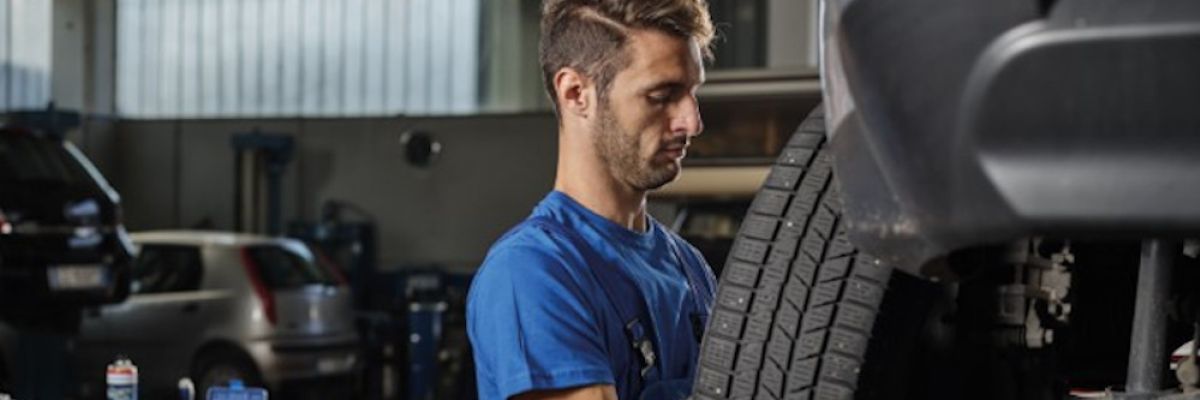 Reifenwechsel in Werkstatt ©Berner Trading Holding GmbH