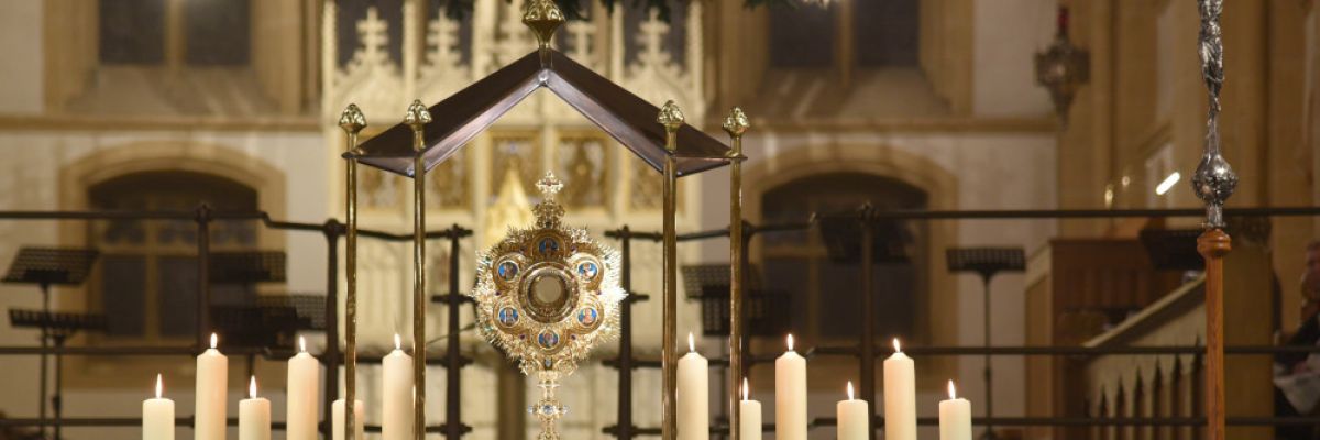 Am Vorabend des ersten Advents und damit am Beginn des neuen Kirchenjahres wird in der Bischofskirche des Erzbistums Paderborn die „Ewige Anbetung“ bistumsweit durch Erzbischof Hans-Josef Becker eröffnet. Archiv-Foto: Thomas Throenle / Erzbistum Paderborn