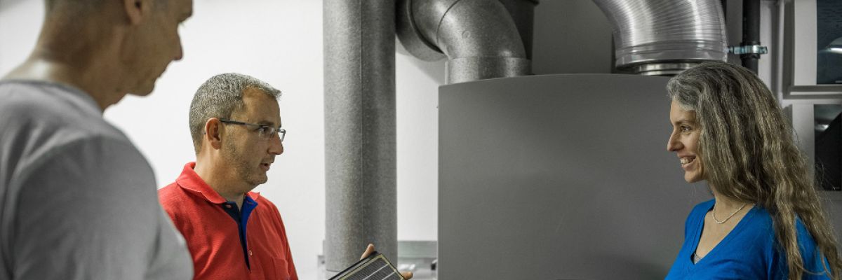 Beratung vom Handwerker zu Lueftungsanlagen ©Intelligent heizen - Thil Ross