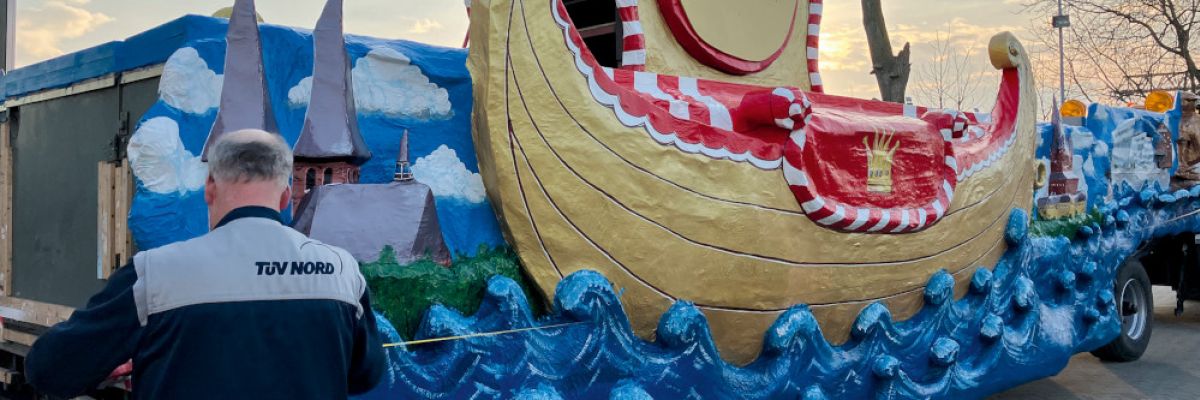 ein Zugwagen darf erst an einer Festfahrt teilnehmen, wenn das Fahrzeug die TÜV-Prüfung bestanden hat