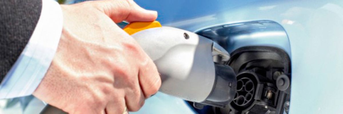 In modernen Elektroautos sind Lithium-Ionen-Batterien verbaut, die im Schnitt auf eine Lebensdauer von acht bis zehn Jahren kommen ©TÜV NORD / AdobeStock