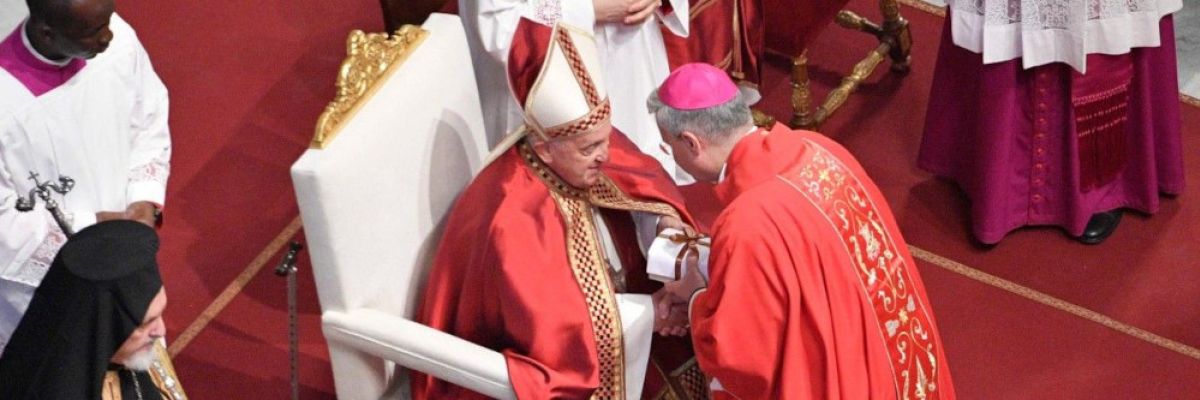 Erzbischof Dr. Udo Markus Bentz hat sein Pallium erhalten