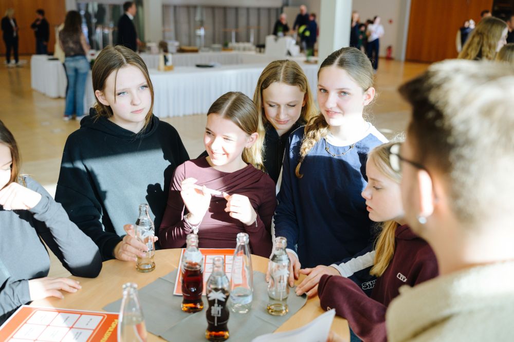 HNF: Zusammenhalt im Netz