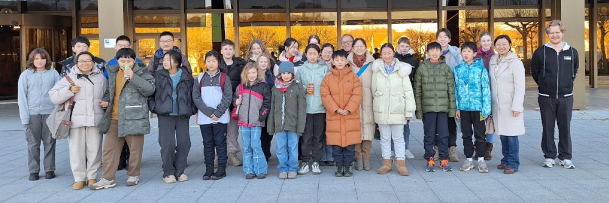 Die Gastschülerinnen und -schüler der Freien Waldorfschule Peking mit ihren deutschen Gastgebern