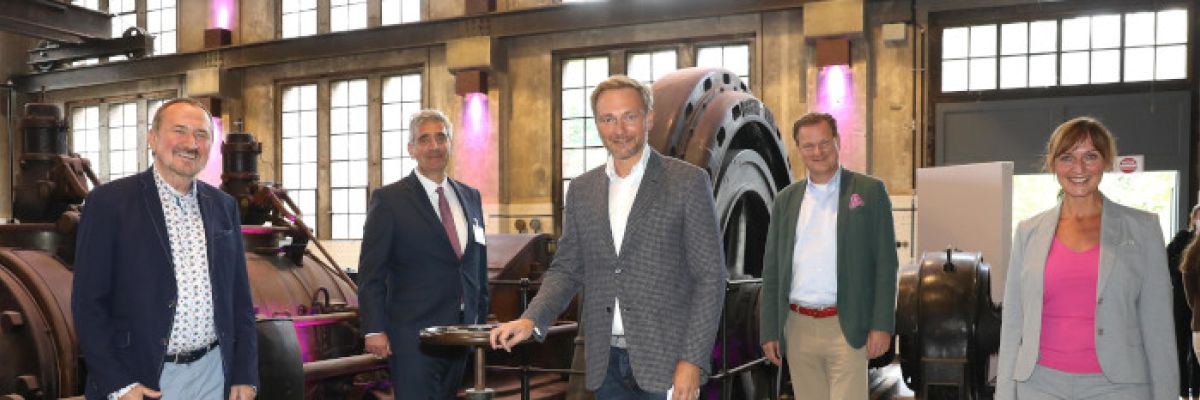 B.U. v.l.n.r.: Manfred Todtenhausen, MdB, Lothar Grünewald, Christian Lindner, Marco van der Meer, Martina Grünewald-Ernst – Foto by Detlef Ilgner